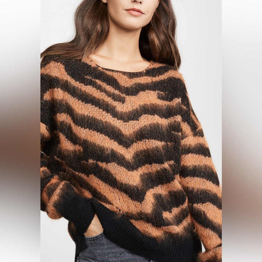 (Nude) sweater